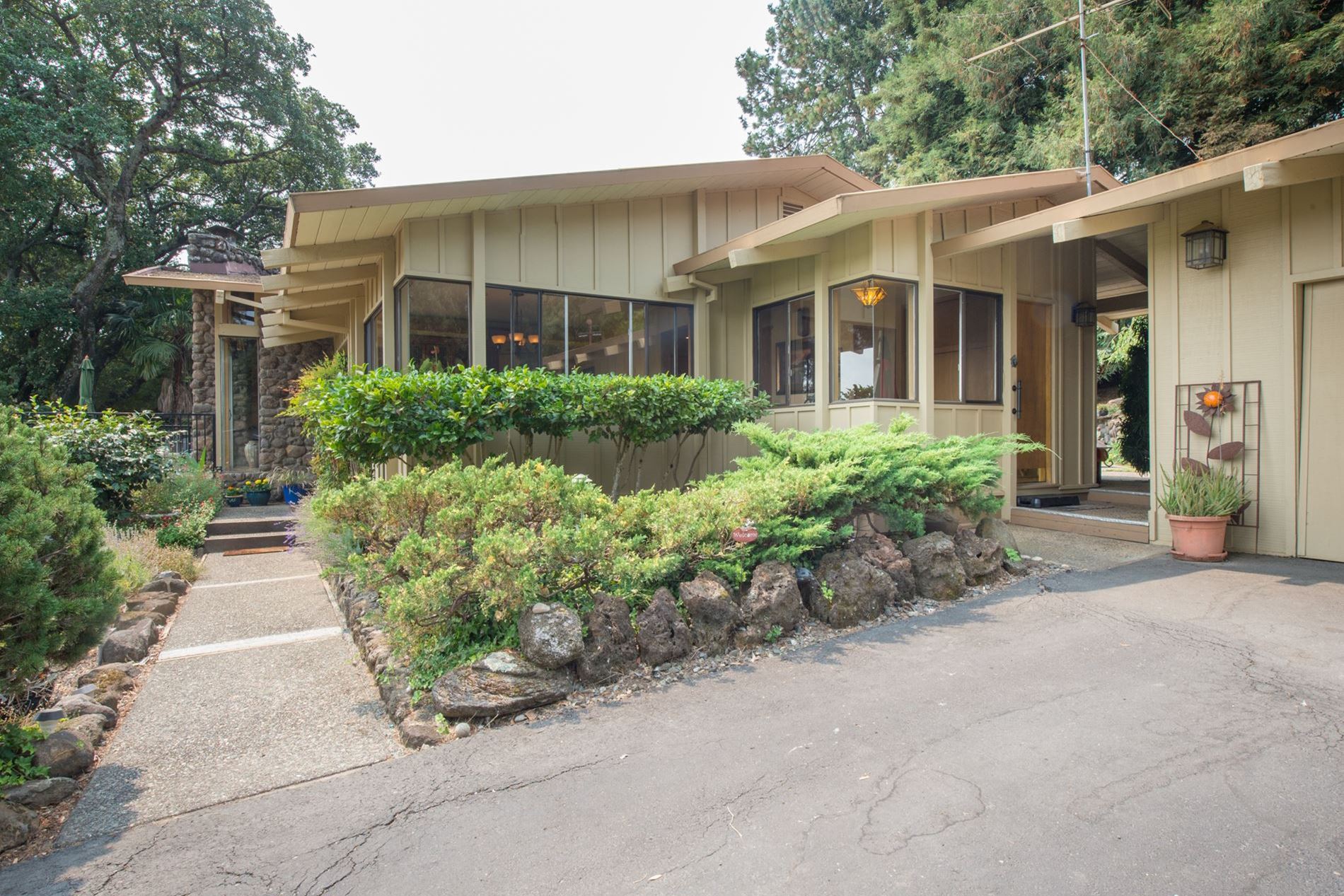 White Oak Court Sonoma Country Estate